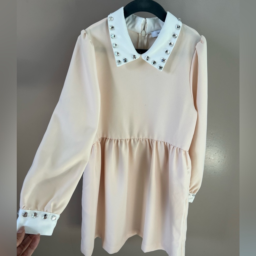 GIRLS REISS PEACH/WHITE DRESS WITH SPARKLE COLLAR. SIZE 8-9